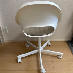IKEA　回転チェア, ホワイト &シートパッド 41x43 cmの画像