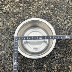餌やりのお皿の画像