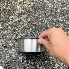 餌やりのお皿の画像