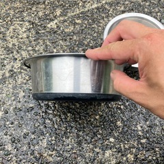 餌やりのお皿の画像