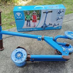 子供用キックボード　箱付きの画像