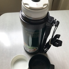 サーモス　1.8ℓ 水筒の画像