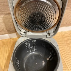 炊飯器　5.5合炊きPanasonic SR-HVE1000の画像