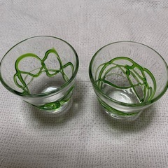 グリーンデザインのグラスセットの画像