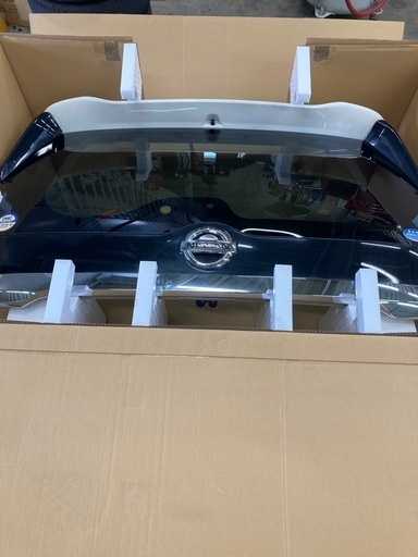 セレナ　HFC27 ハーフバックドア　ガラス付　パールホワイト　美品