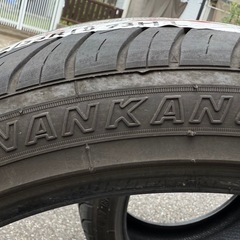 タイヤ245/40R18