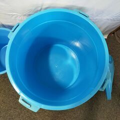 △ ゴミ箱+バケツ2個セット ペールごみ箱  45L バケツセット フタに劣化による割れ全体に汚れ有りの画像