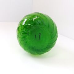 ヴィンテージ調 ガラス製 花瓶 緑色 スパイラルデザインの画像