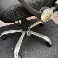 ◆早い方優先!! デスクチェア  昇降機能付き!!の画像