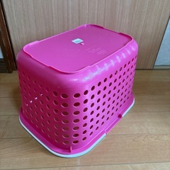 【取引中】洗濯かご　ピンク ランドリーバスケット ※クリーニング済みの画像
