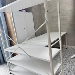 ゲーミングデスクの画像