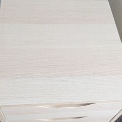 収納棚？を出品します🙇