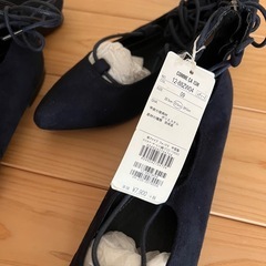 【新品未使用】コムサのレースアップパンプス2足セットの画像