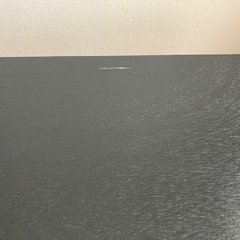 シックなチャコールグレーの正方形の角カットがかわいいカフェみたいな造作テーブル　軽くて扱いやすい‼︎の画像