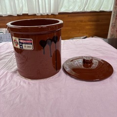 陶器　蓋付き容器