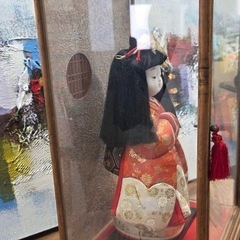 日本人形 真多呂人形 花かんざし ガラスケース付きの画像