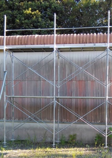 60サイズ門型足場4段分と転落防止枠2段分