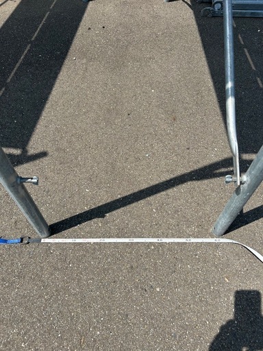 60サイズ門型足場4段分と転落防止枠2段分