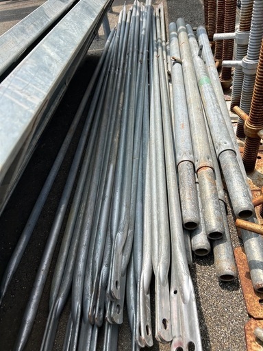 60サイズ門型足場4段分と転落防止枠2段分