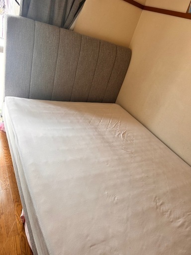 クイーンベッド