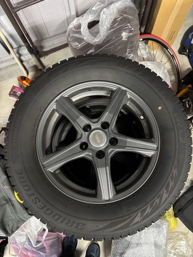 スタッドレスタイヤ、ホイール付き　215/65R16