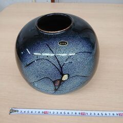 信楽焼　花瓶　1500円　高さ19㎝