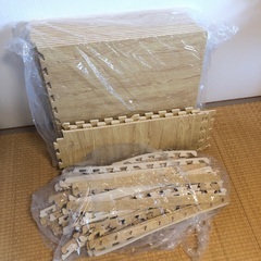 タンスのゲン木目調ジョイントマット新品14枚+aの画像