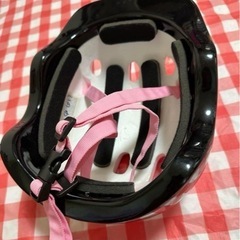 子ども用 ピンクヘルメット 通気孔付きの画像