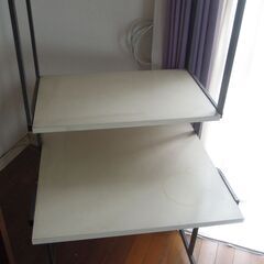 パソコンデスクの画像