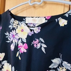 tocco 花柄ワンピース ネイビーの画像