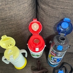 水筒　各500円の画像