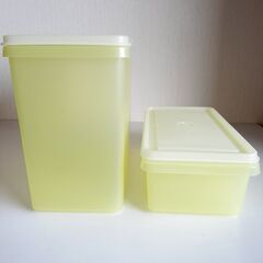 お値下げ【程度良品】タッパーウェア Tupperware SSシリーズ ２個セット ふた付 半透明 保存 保管 冷蔵 冷凍の画像