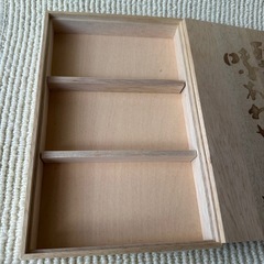 空き木箱④
の画像