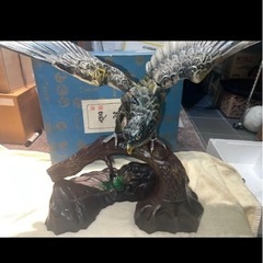 鷹の置物　鷹 鳥 置物 木 木製 インテリア ワシ 風水 和 アクセサリーの画像