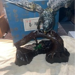 鷹の置物　鷹 鳥 置物 木 木製 インテリア ワシ 風水 和 アクセサリーの画像