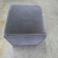 オットマン　グレー　化粧台の椅子