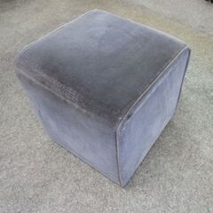 オットマン　グレー　化粧台の椅子の画像