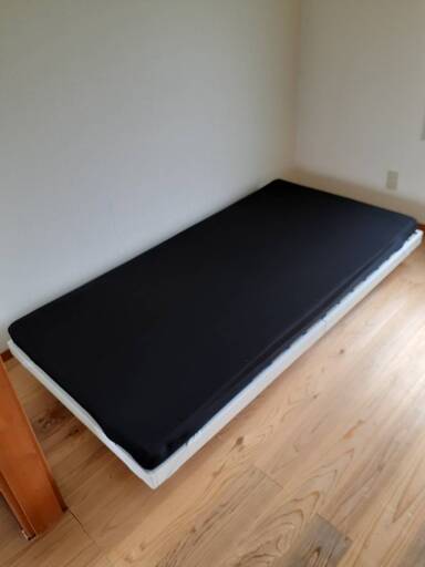 小樽市引き渡し シングルベッド オシャレな低いフレーム すのこもしっかり マットレスもお付けします  ※102