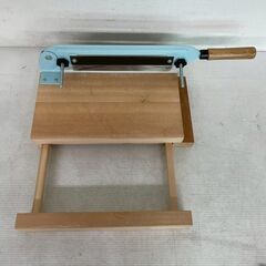 のし餅切り ブルー 餅切り機 餅切り 餅切りカッター 餅切り包丁  手動餅包丁 ステンレス のしもち 調理器具 特殊包丁 A0055の画像