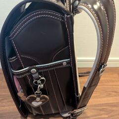 ダークブラウン ランドセル ハートチャーム付きの画像