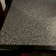 黒　テーブル3台の画像