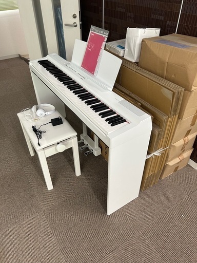 ☆美品☆2021年製☆ホワイト色☆YAMAHA☆電子ピアノ☆ (井上まき