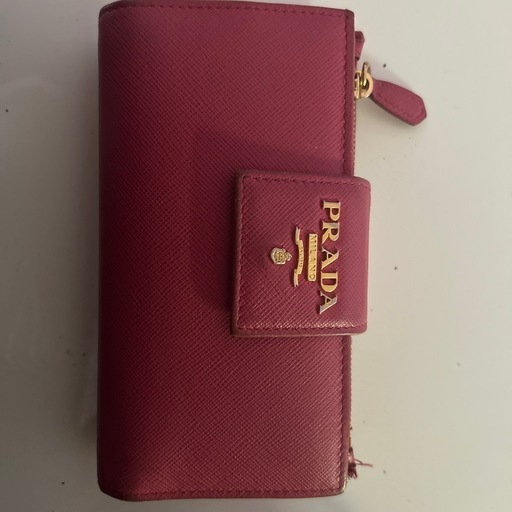 PRADA財布