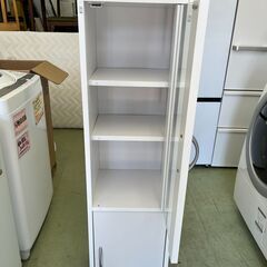 【リサイクルショップ ピカソ 小松原】📚✨約40cm スリムで使える！ホワイト収納ラック（ガラス扉付き）✨📚★5679★の画像