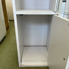 【リサイクルショップ ピカソ 小松原】📚✨約40cm スリムで使える！ホワイト収納ラック（ガラス扉付き）✨📚★5679★の画像