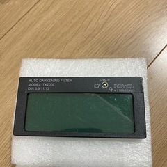 【溶接】ソーラー充電式自動遮光ガラス　濃さ3段階切り替え　の画像