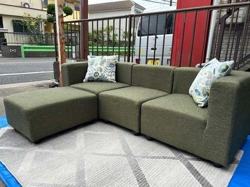 分割ソファー3人掛けオットマン付き