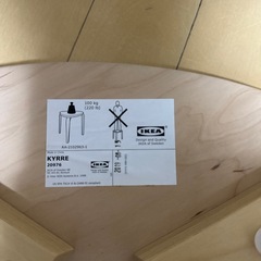 IKEAの木製椅子の画像