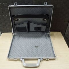薄型 アタッシュケース カギ付き シルバー ビジネスケース 多目的ハードケース 札幌市東区 新道東店の画像
