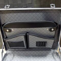 薄型 アタッシュケース カギ付き シルバー ビジネスケース 多目的ハードケース 札幌市東区 新道東店の画像